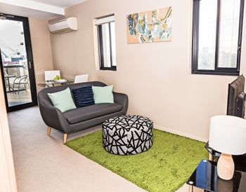 Executive Stay - Redcliffe Tourism 3