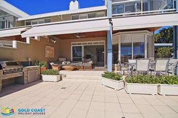 Harbourfront Retreat - Redcliffe Tourism 4
