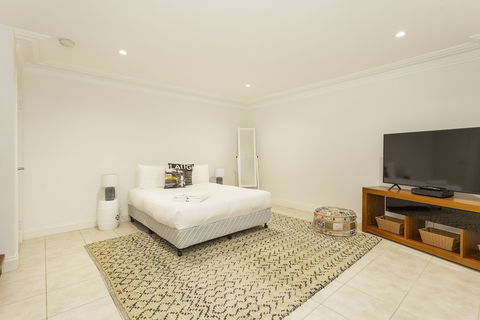 Cottesloe Waters Apartment - Redcliffe Tourism 2