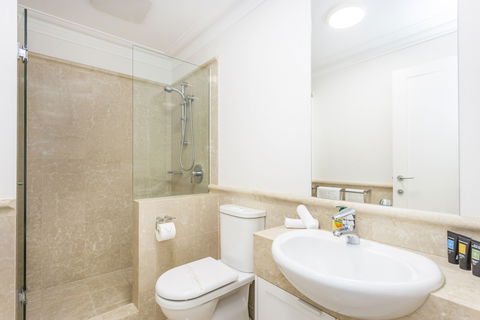 Cottesloe Waters Apartment - Redcliffe Tourism 3