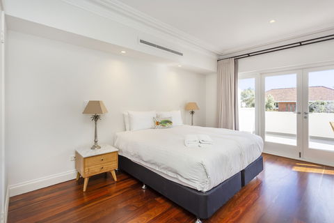 Cottesloe Waters Apartment - Redcliffe Tourism 4