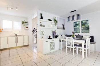 Coolangatta Beachside Villas - Redcliffe Tourism 5