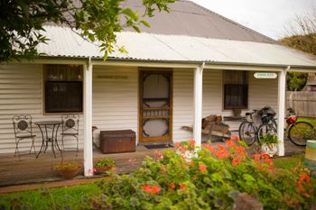 Davidsons Cottage - Redcliffe Tourism 0