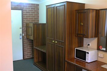 Colonial Motor Inn Lithgow - Redcliffe Tourism 6