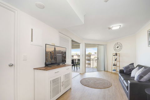Alex Beach Resort 412 - Redcliffe Tourism 1