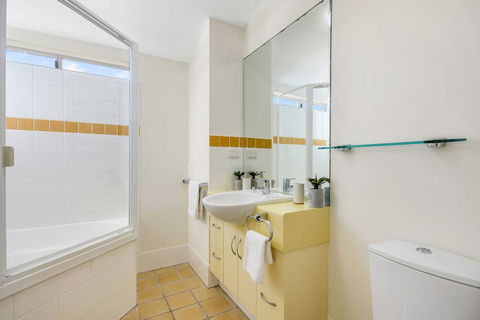 Alex Beach Resort 412 - Redcliffe Tourism 5
