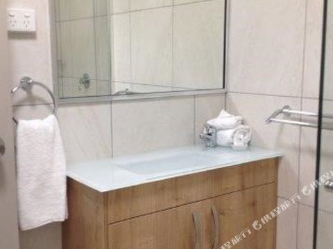 BEST WESTERN CASTLE LODGE MOTEL - Redcliffe Tourism 3