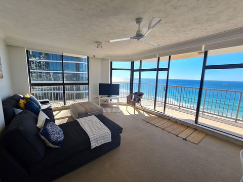 Absolute Beachfront With Views 2BR Apt - Redcliffe Tourism 4