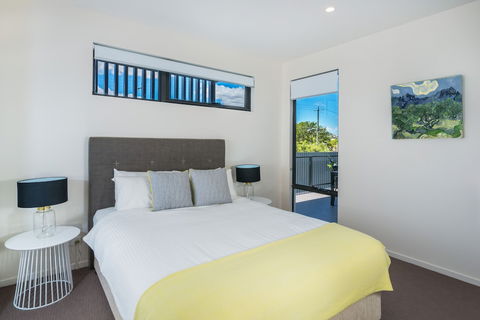 Round About Bulimba - Redcliffe Tourism 0