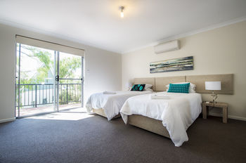 Forte Capeview Apartments - Redcliffe Tourism 1