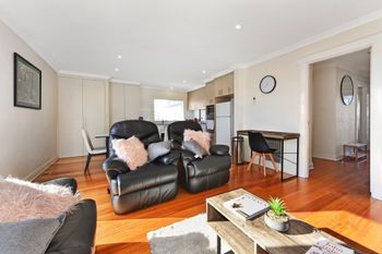 Spacious & Bright 4 Bedroom Home - Redcliffe Tourism 1