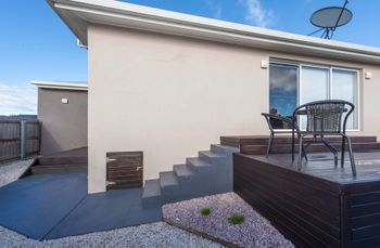 Spacious & Bright 4 Bedroom Home - Redcliffe Tourism 5
