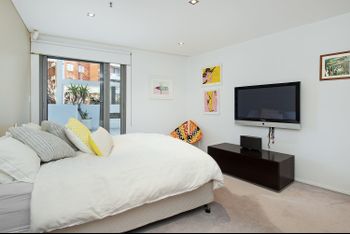 Elegant Elizabeth Bay H374 - Redcliffe Tourism 5