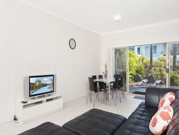 Sandy Point Road Unit 337 265 Pacific Blue - Redcliffe Tourism 1