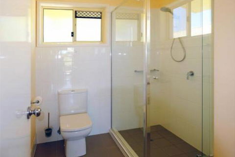 At Cylinder Unit 3 - Redcliffe Tourism 4