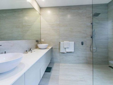Azure Oasis - Redcliffe Tourism 7