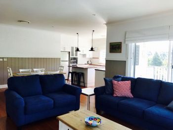 Lugarno House - Redcliffe Tourism 4