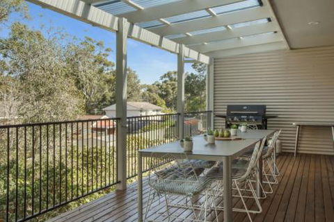 BEACH WITHIN REACH - Redcliffe Tourism 0