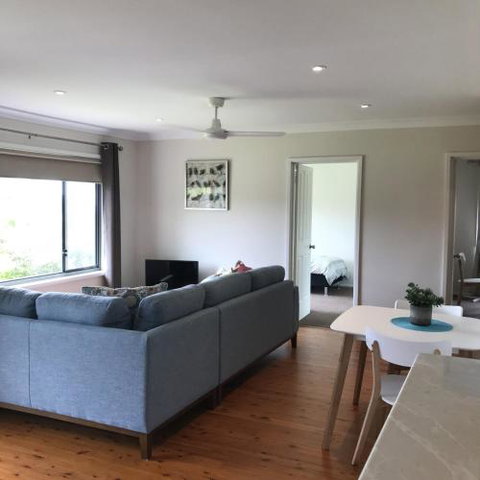 WAVES At MOLLYMOOK - Redcliffe Tourism 2