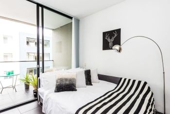 Executive Two Bed Penthouse Studio In The City - Redcliffe Tourism 1