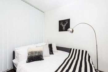 Executive Two Bed Penthouse Studio In The City - Redcliffe Tourism 3