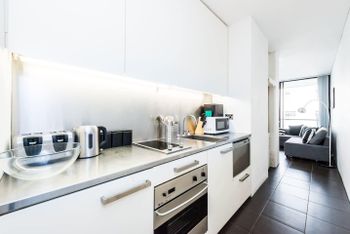 Executive Two Bed Penthouse Studio In The City - Redcliffe Tourism 4