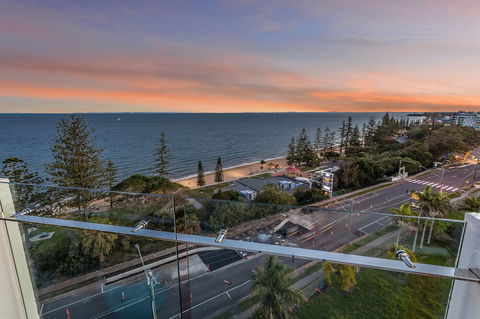 Penthouse On Suttons - Redcliffe Tourism 6