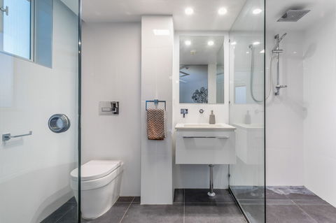 Penthouse On Suttons - Redcliffe Tourism 3
