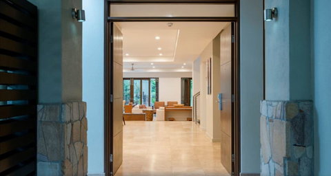 Sea Temple Port Douglas 3 Bedroom Luxury Villa - Redcliffe Tourism 5