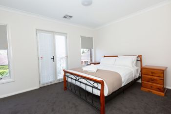 Brand New Townhouse - Redcliffe Tourism 5