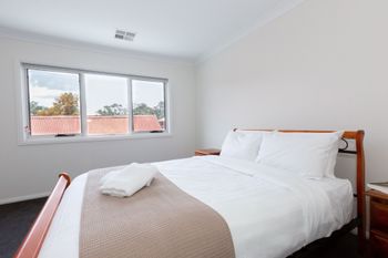 Brand New Townhouse - Redcliffe Tourism 6