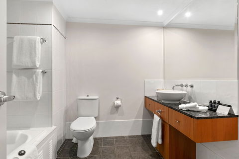 Poolside Apt In Alamanda Beachfront Resort 67 - Redcliffe Tourism 6