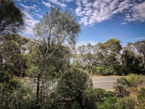 Samphire Beach House - Redcliffe Tourism 2