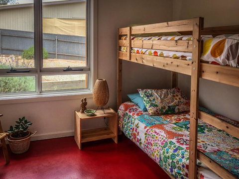 Samphire Beach House - Redcliffe Tourism 3