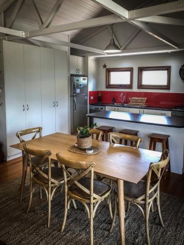 Samphire Beach House - Redcliffe Tourism 5