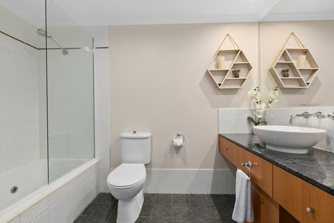 Poolside Apt In Alamanda Beachfront Resort 41 - Redcliffe Tourism 6