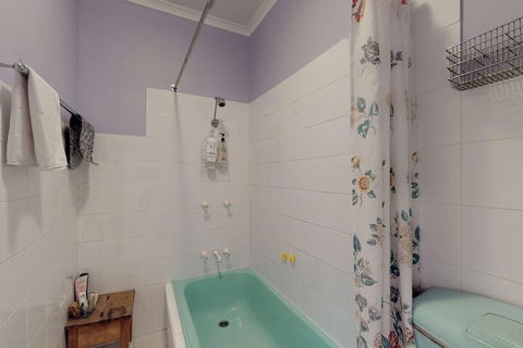 Arcadia Cottage - Redcliffe Tourism 5