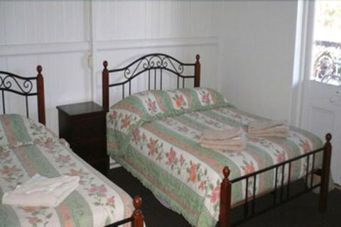 Carrollee Hotel - Redcliffe Tourism 1