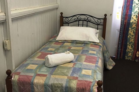 Carrollee Hotel - Redcliffe Tourism 4