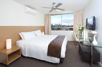 P A Apartments - Redcliffe Tourism 5