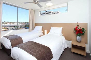 P A Apartments - Redcliffe Tourism 4