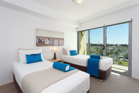 Proximity Waterfront Apartments - Redcliffe Tourism 5