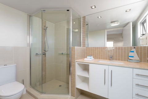 Proximity Waterfront Apartments - Redcliffe Tourism 2