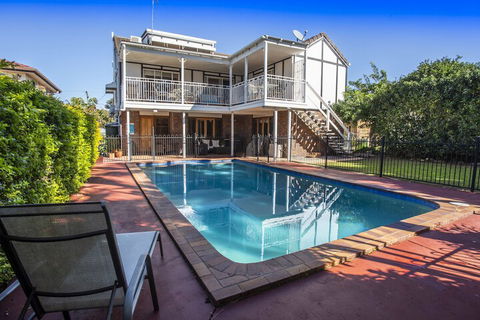 Ainslie Manor B&B - Redcliffe Tourism 2