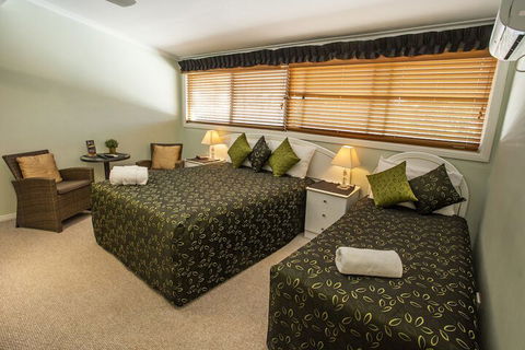 Ainslie Manor B&B - Redcliffe Tourism 5