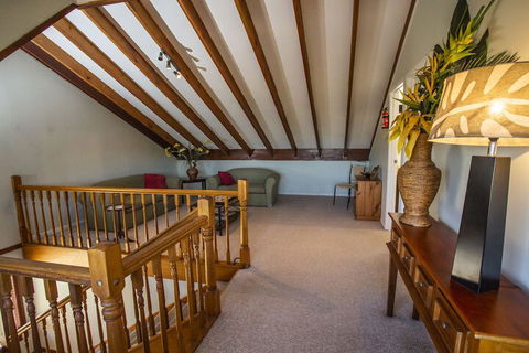 Ainslie Manor B&B - Redcliffe Tourism 4