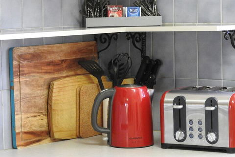 Annies Holiday Units - Redcliffe Tourism 6