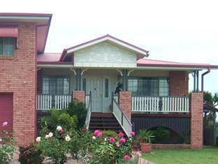 Ayr Bed & Breakfast On McIntyre - Redcliffe Tourism 1