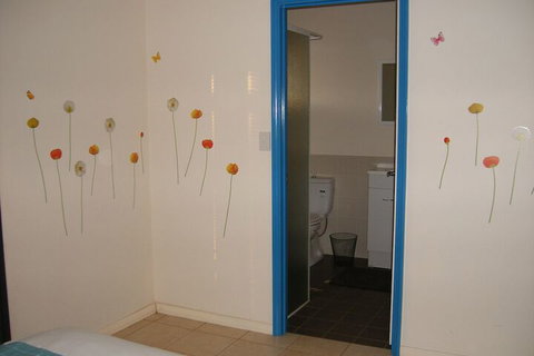 Ningaloo Bed And Breakfast - Redcliffe Tourism 4