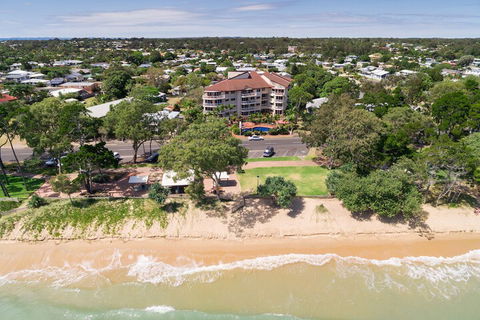 Charlton Apartments - Redcliffe Tourism 5